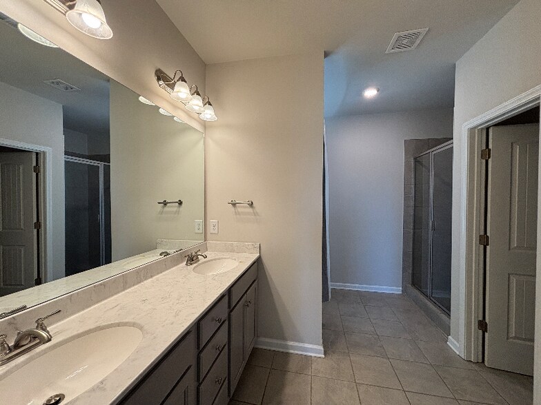 Building Photo - 5163 Woodline View Ln