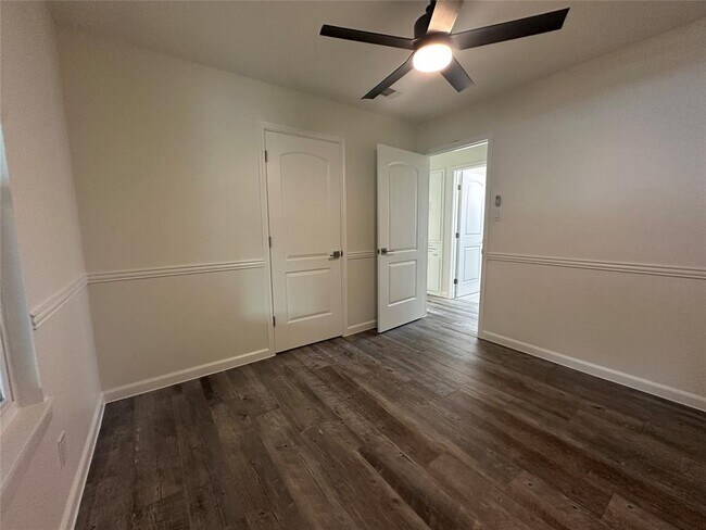 Building Photo - 908 Plateau Cir