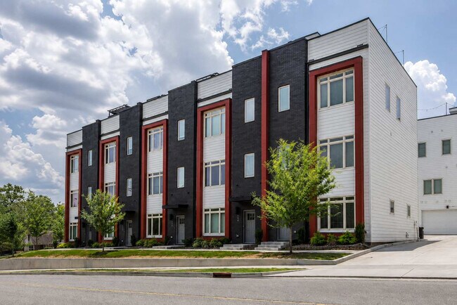 Building Photo - 968 Youngs Ln