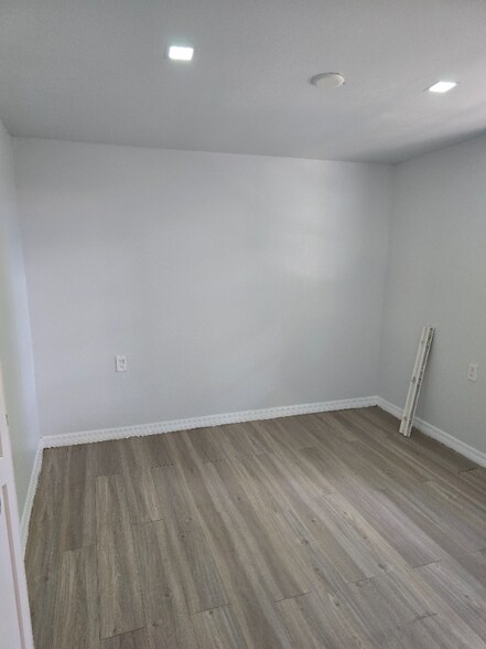 Building Photo - 3212 E Henry Ave