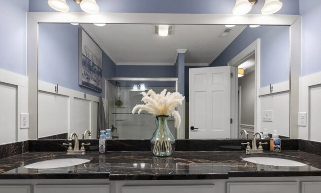 Building Photo - NEW LISTING!!!!!