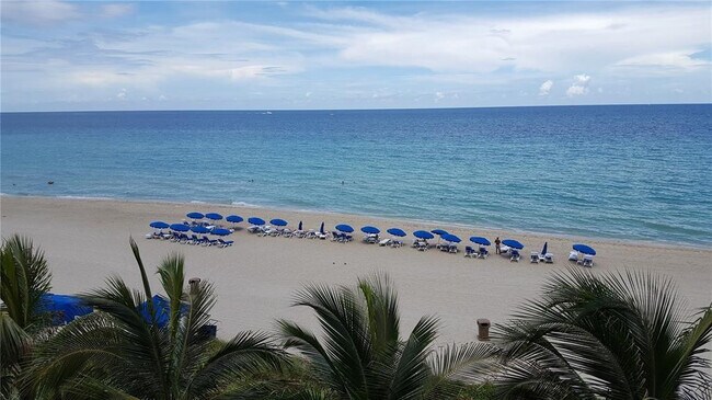 Building Photo - 17201 Collins Ave