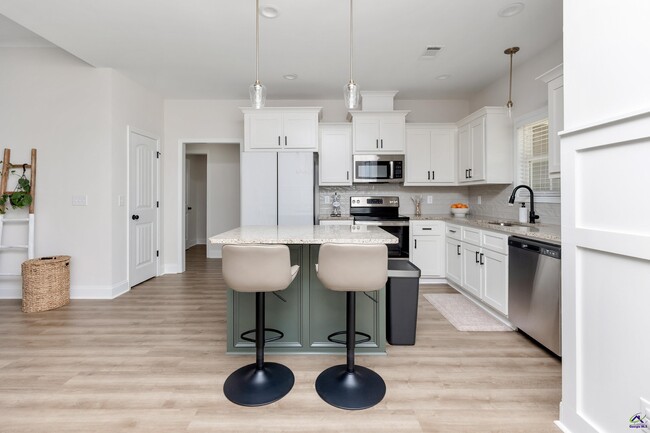 Building Photo - 210 Saraland Trl