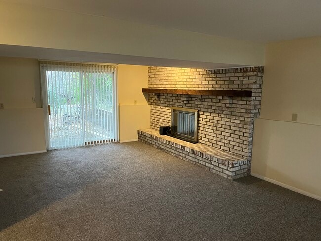 Building Photo - 30 Old Orchard Ln