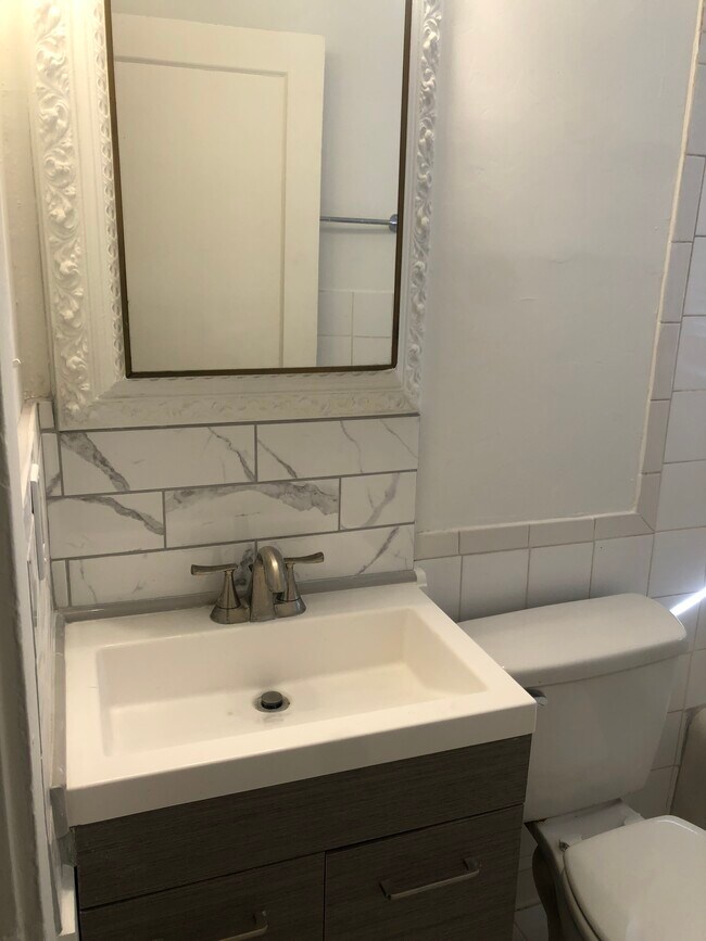 Building Photo - 5502 Richmond Ave