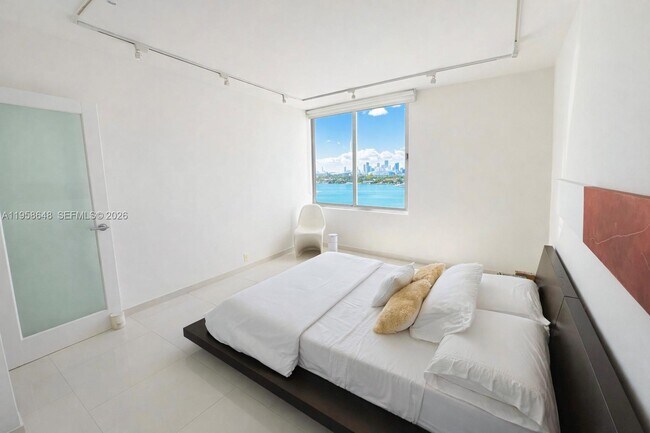 Building Photo - 1000 West Ave