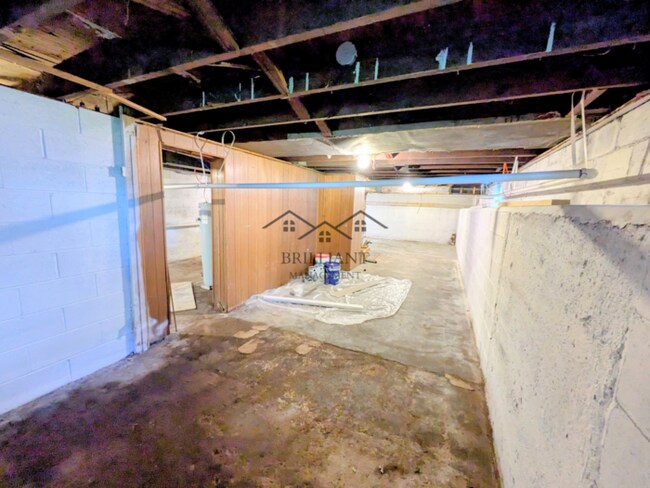 Building Photo - 523 N Alton Ave