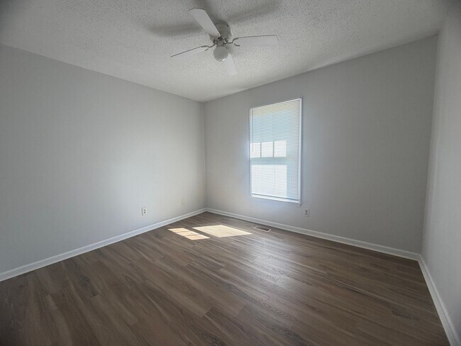 Building Photo - 4816 Hoyle Dr