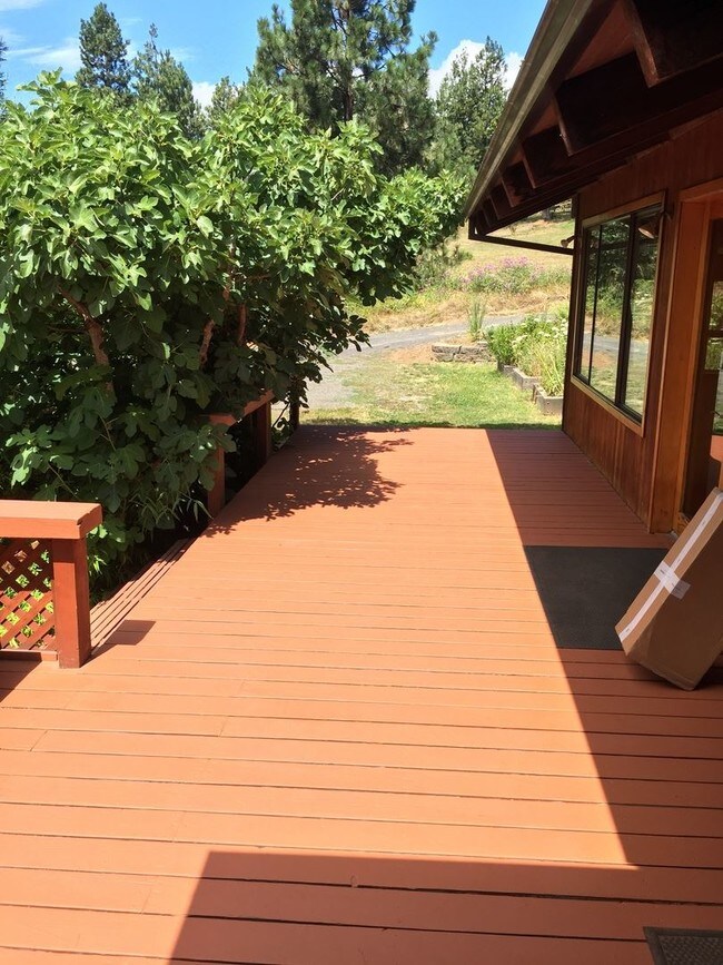 Building Photo - 817 E Jewett Blvd