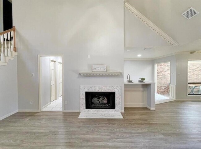 Building Photo - 18226 Vinland Dr