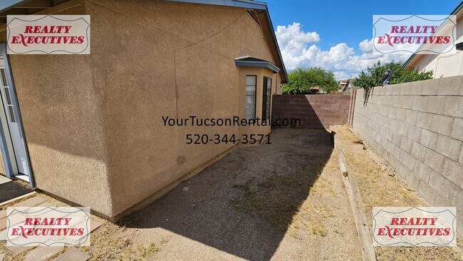 Building Photo - Harrison & Bonanza area - 3/2 with AC