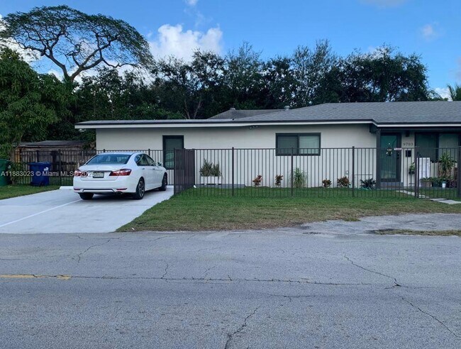 Primary Photo - 9703 NW 5th Ave