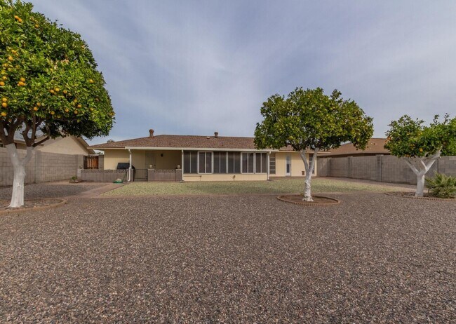 Building Photo - 10441 W Burns Dr