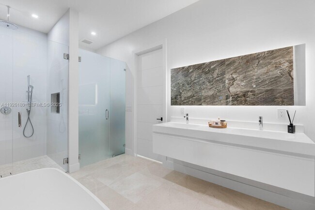 Building Photo - 80 NW 129th Ave