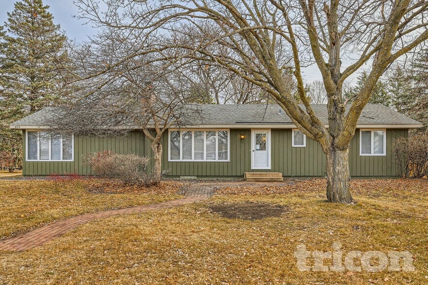 Building Photo - 820 Shenandoah Ln N