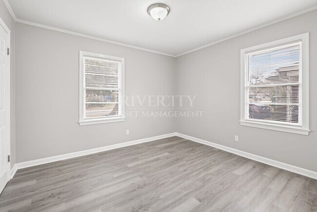 Building Photo - DON'T MISS OUT ON THIS BERCLAIR BEAUTY!!!!!!! Section 8 Welcomed !!!!