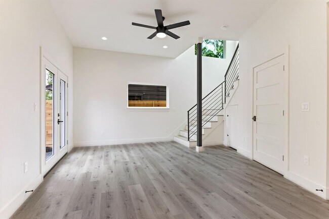 Building Photo - 8507 Hathaway Dr