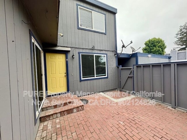 Building Photo - 900 Civic Center Dr