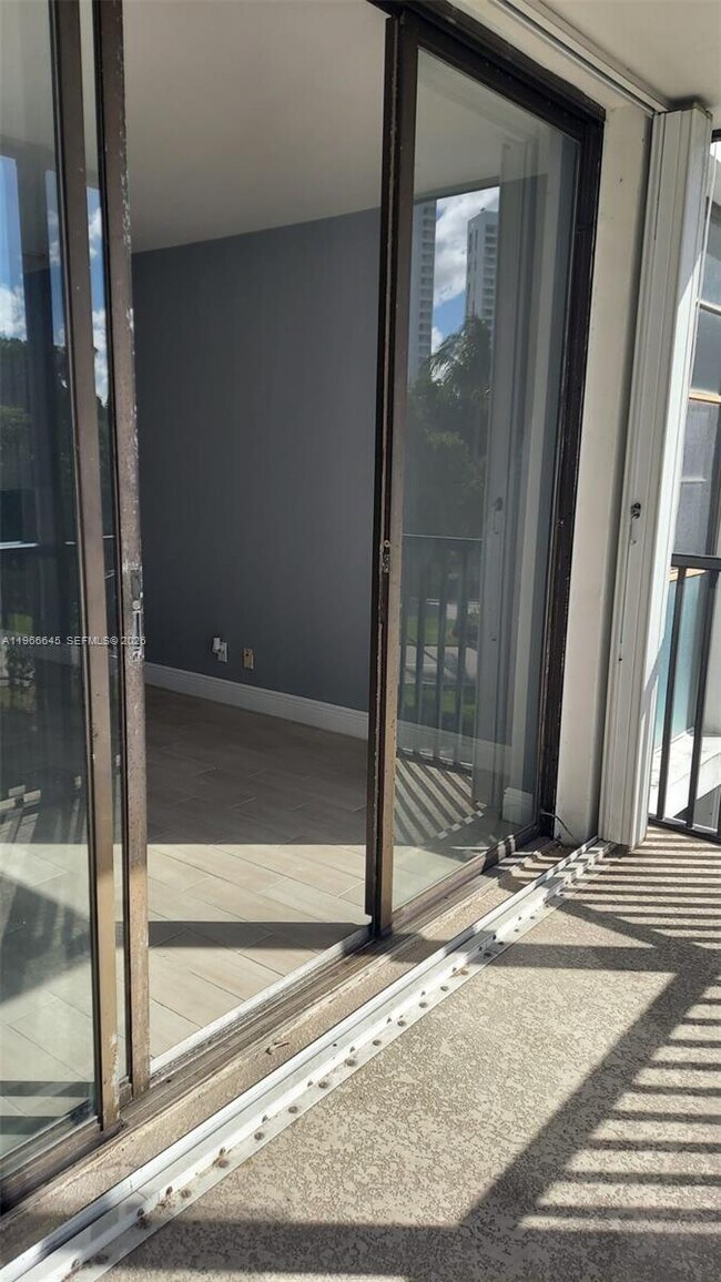 Building Photo - 3401 N Country Club Dr