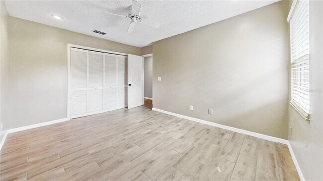 Building Photo - 305 Medina Ct