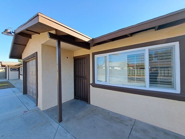 Building Photo - Nice and Cozy Duplex in the Heart of Hemet is now for rent