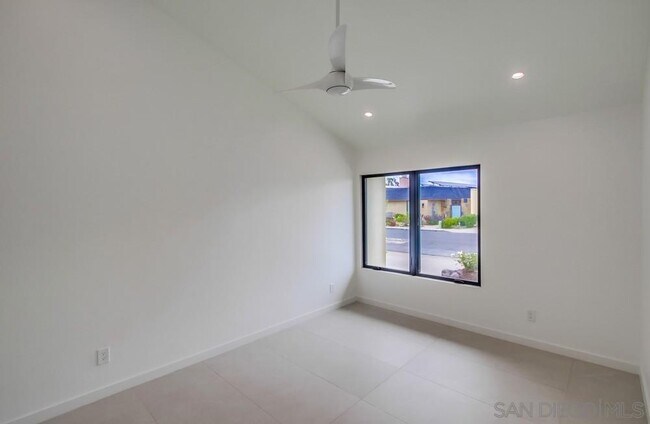 Building Photo - 14066 Crest Way