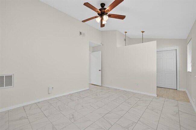 Building Photo - 23223 Naples Dr