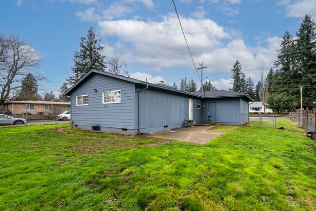 Building Photo - 15706 E Burnside St