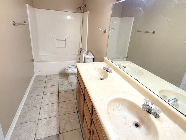 Building Photo - 3-bedroom home!