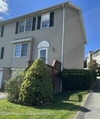 Building Photo - 8 Briarwood Way