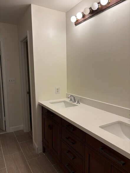 Building Photo - 14208 Greenview Dr