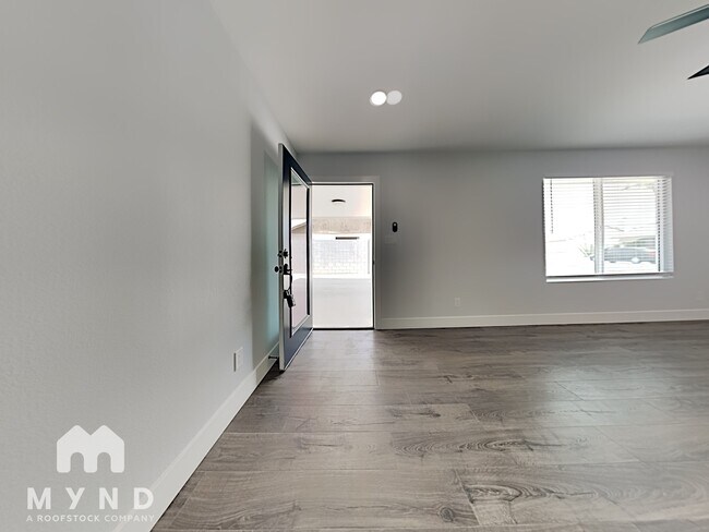 Building Photo - 2528 E Hermosa Dr