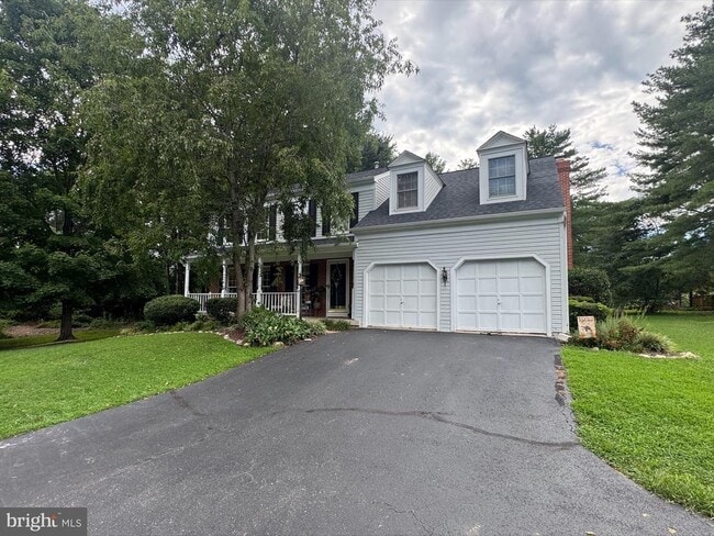 Building Photo - 10 Oakbrook Ct