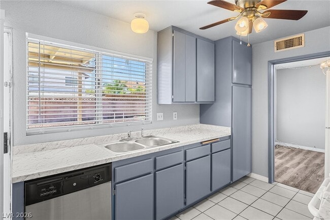 Building Photo - 6951 Wedgewood Way