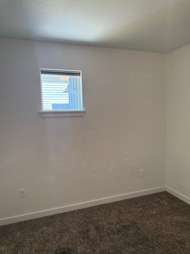 Building Photo - Charming 3BR/2BA Pet-Friendly Home in Vall...