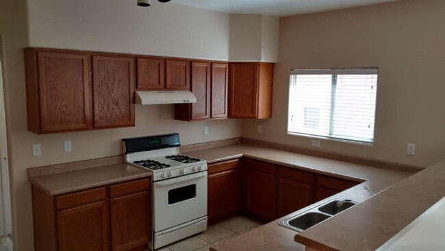 Building Photo - Located in beautiful Rancho Sahuarita!!!!!!!!!!!!