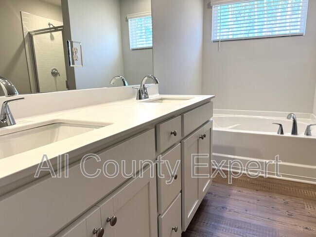 Building Photo - 7273 Mulberry St