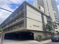 Building Photo - Renovated Studio 10 minutes from Waikiki B...