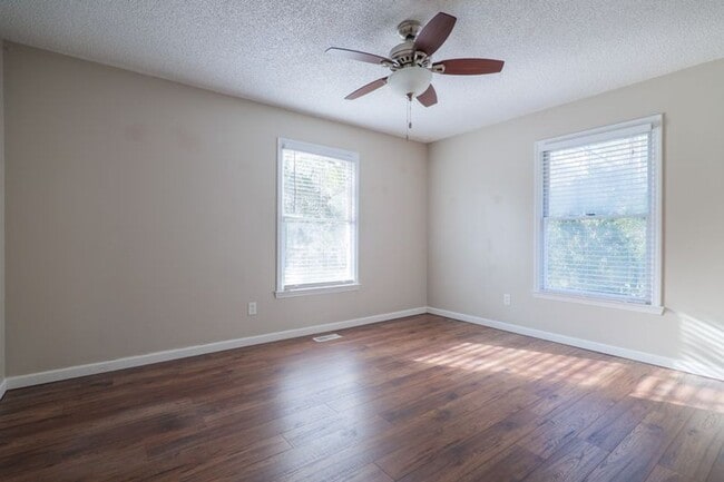 Building Photo - 4538 Golden Oaks Dr