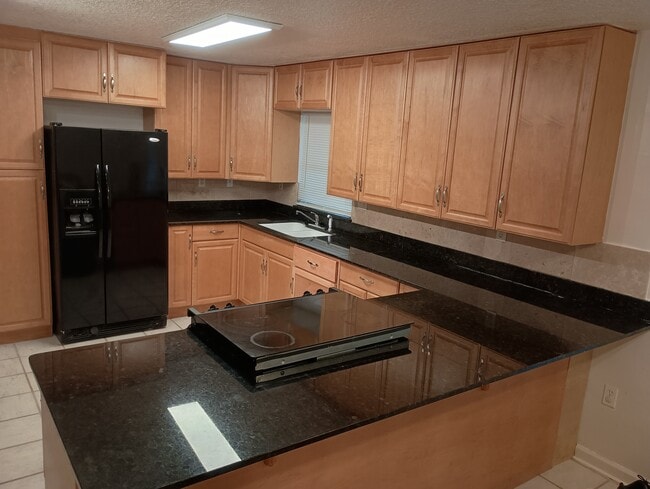 Building Photo - 9 SW 18th Ave