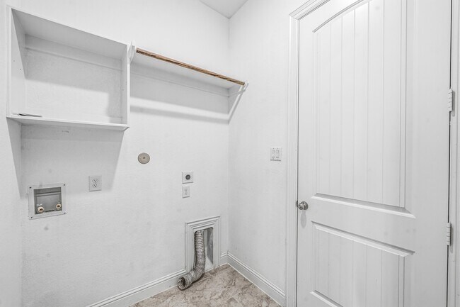 Building Photo - 3519 Sunburst Ct