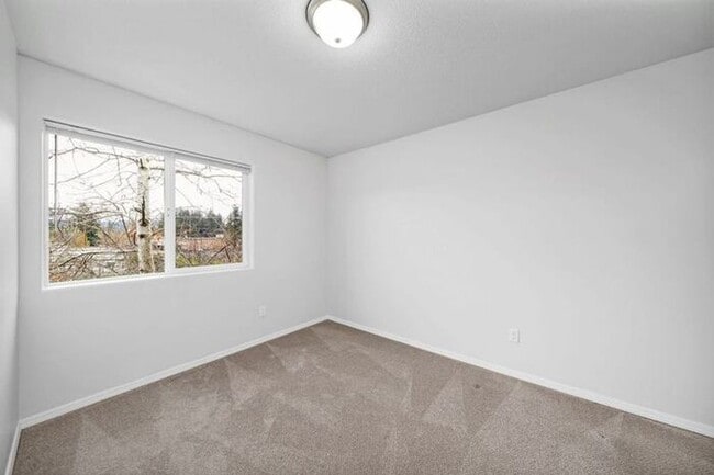 Building Photo - 2 bedroom 1.5 bath Condo! Washer and Dryer in unit!!