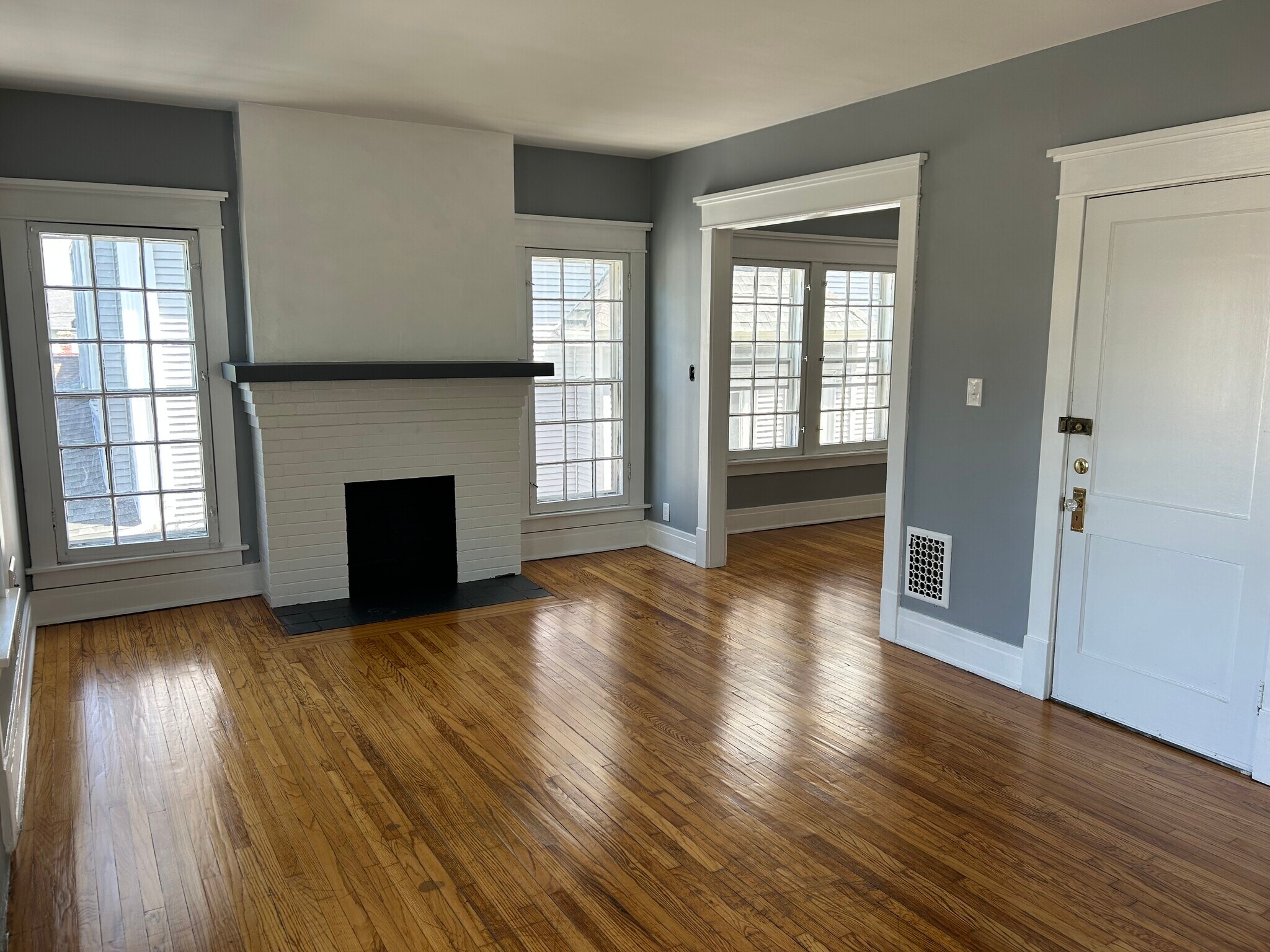Building Photo - 267 Parkside Ave