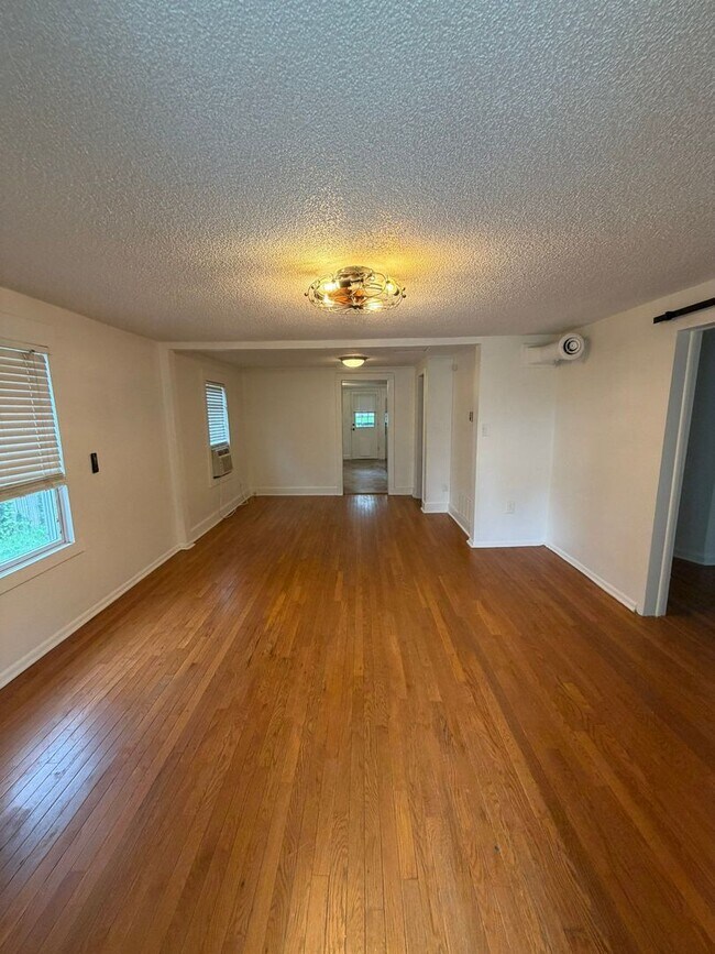 Building Photo - Charming 2 Bed 1 Bath Home with Fenced Backyard in Excelsior Springs