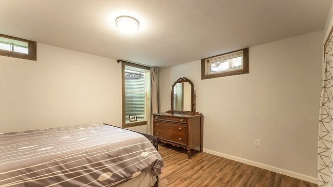 Building Photo - 303 N 10th Ave