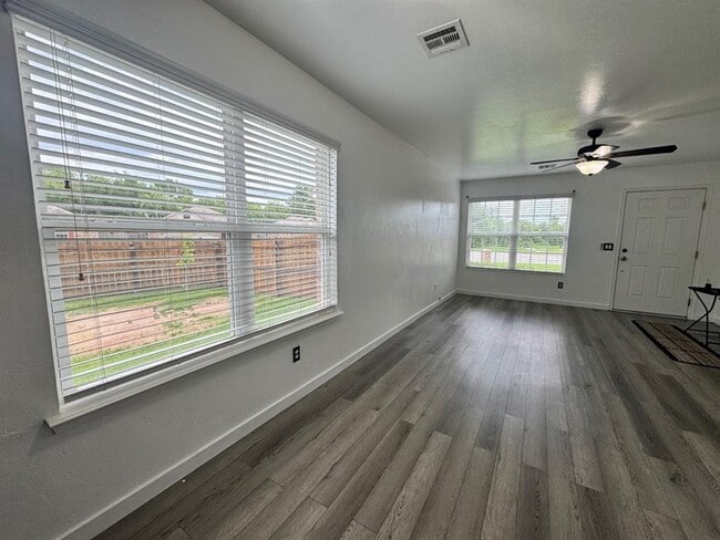 Building Photo - 1795 Bliss Cir