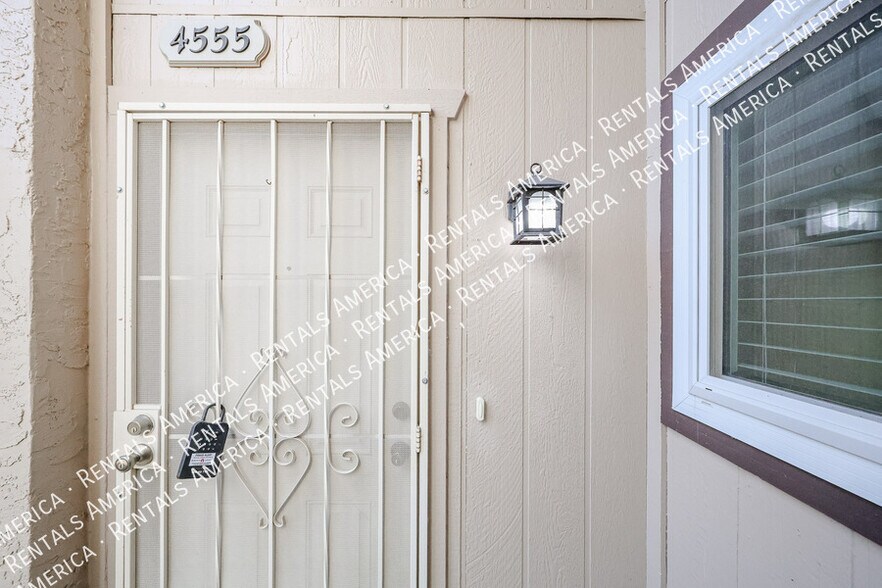 Building Photo - 4555 W Continental Dr