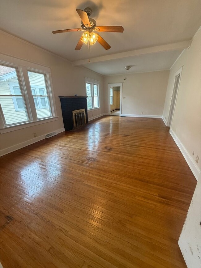 Building Photo - 2 Bed 1 Bath
