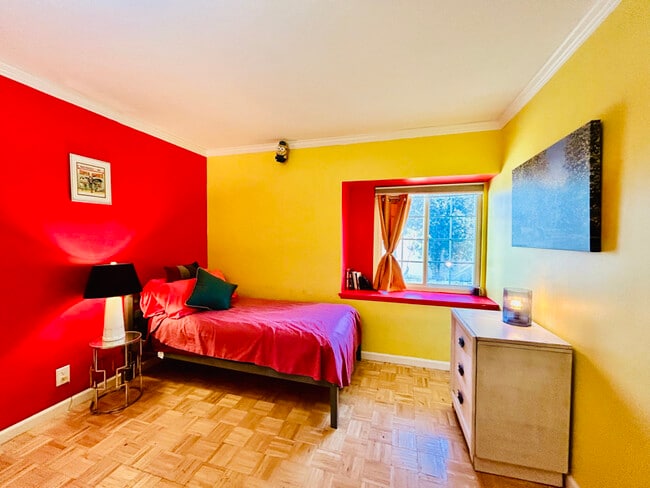 Building Photo - 8871 Belmont St