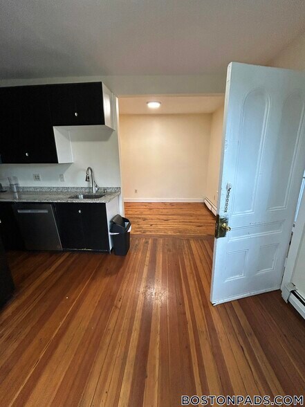 Building Photo - 66 Pleasant St